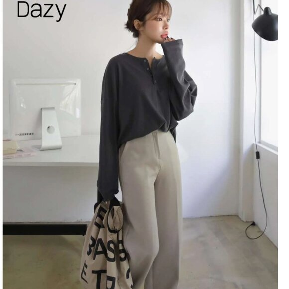 DAZY Quarter Button Drop Shoulder Tee - Picture 2 of 7